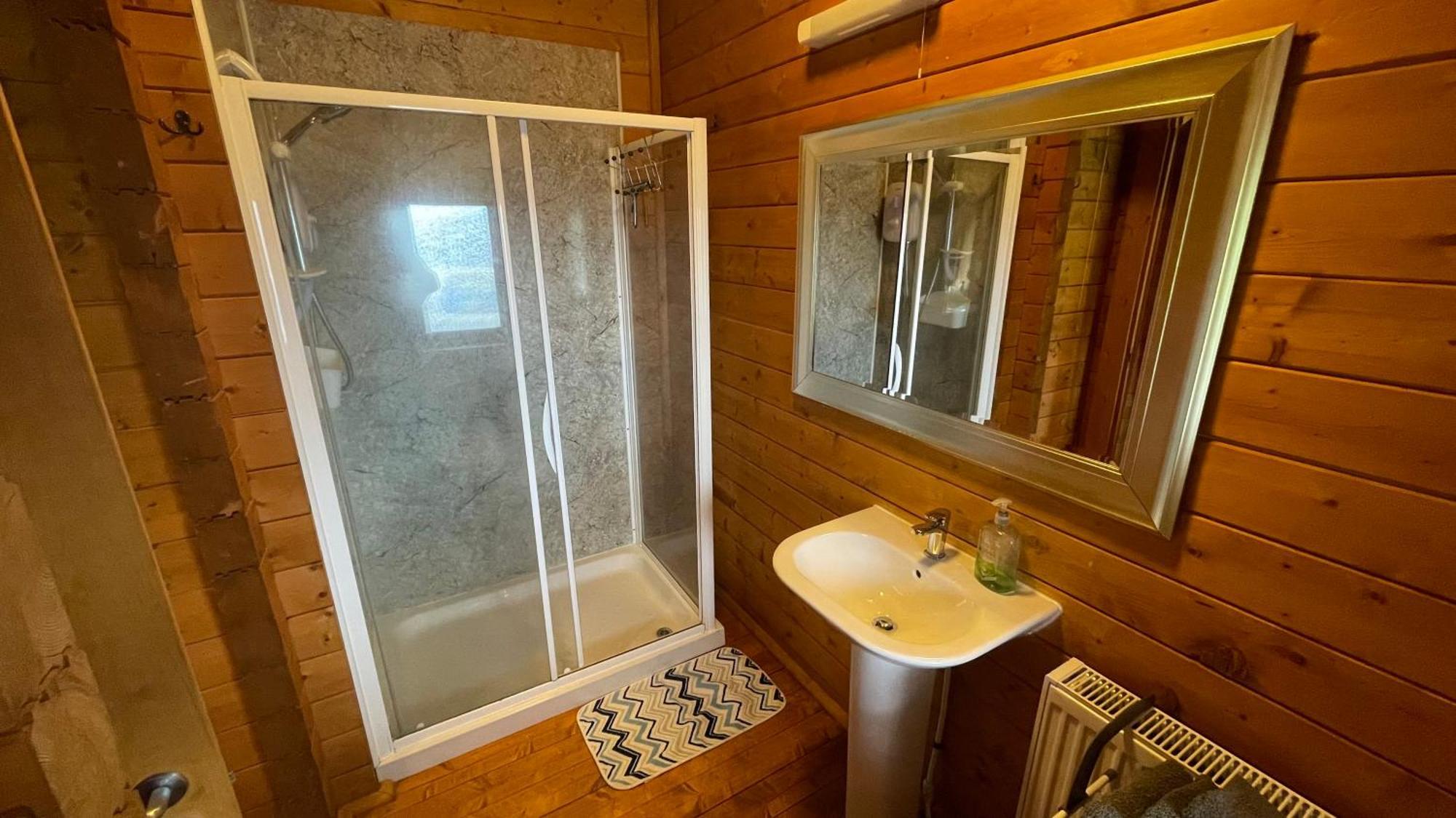 Blossom Cabin - Little Log Cabin In Wales นิวทาวน์ ภายนอก รูปภาพ